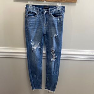 Judy Blue Jeans size 5/27 Skinny fit  Distressed Stretchy So Comfortable